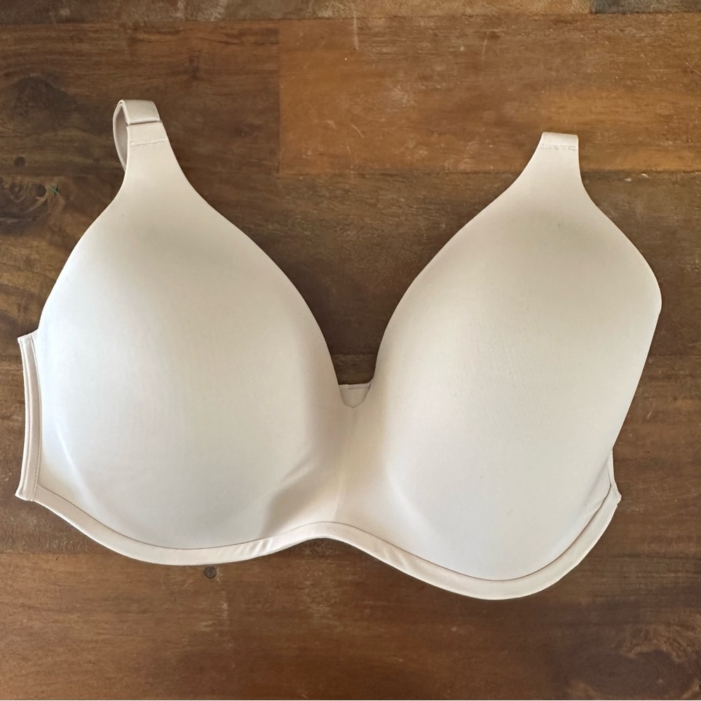 Soma Vanishing 360‎ wireless molded cup bra nude beige cream size 38DDD